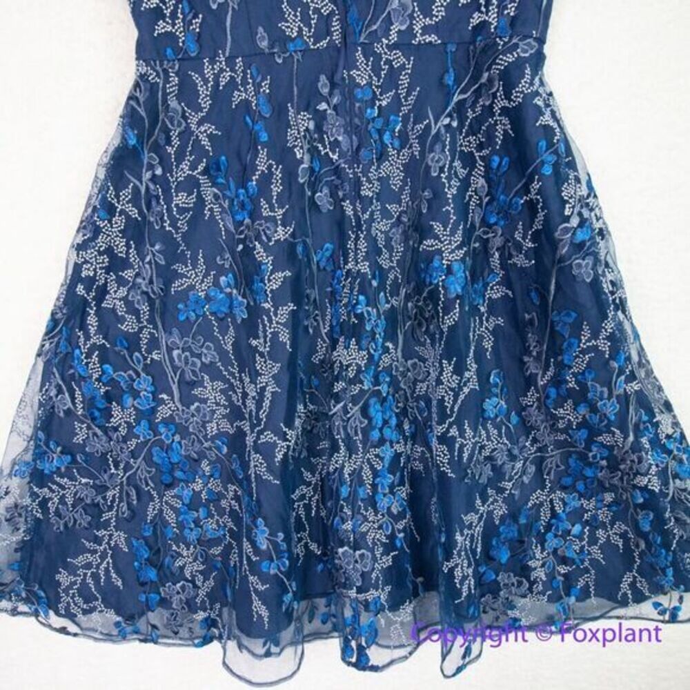 New! White House Black Market blue embroidered fit and flare dress, size 6‎ - Picture 13 of 16